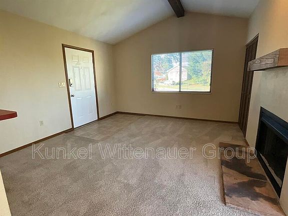 4th image of 25 Pepperwood Ct