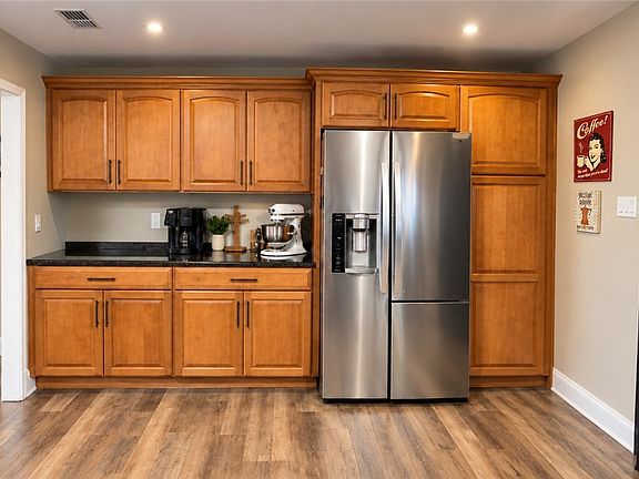5th image of 116 Natoma St