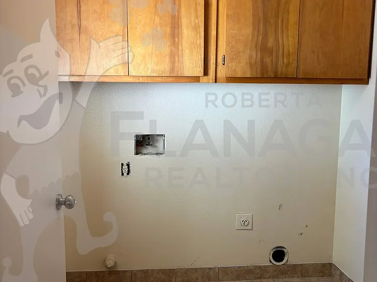 820 W 23rd St — Photo 11