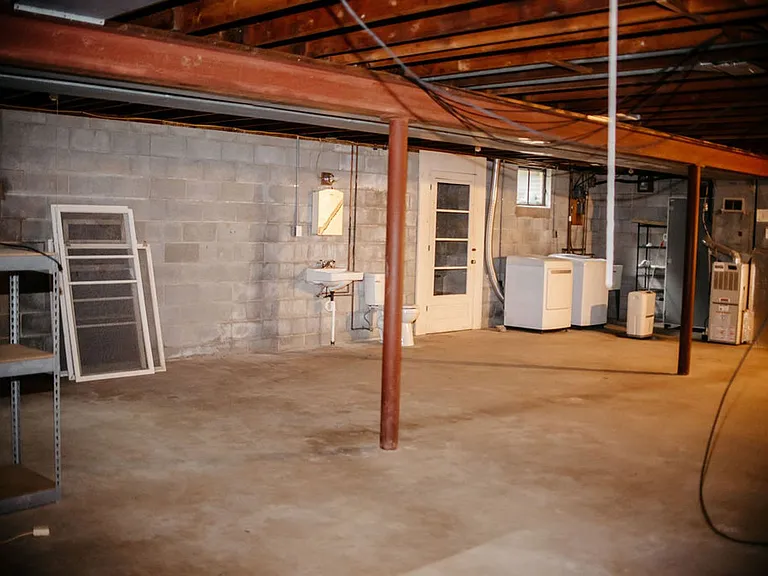 425 Spring Dr — Photo 39