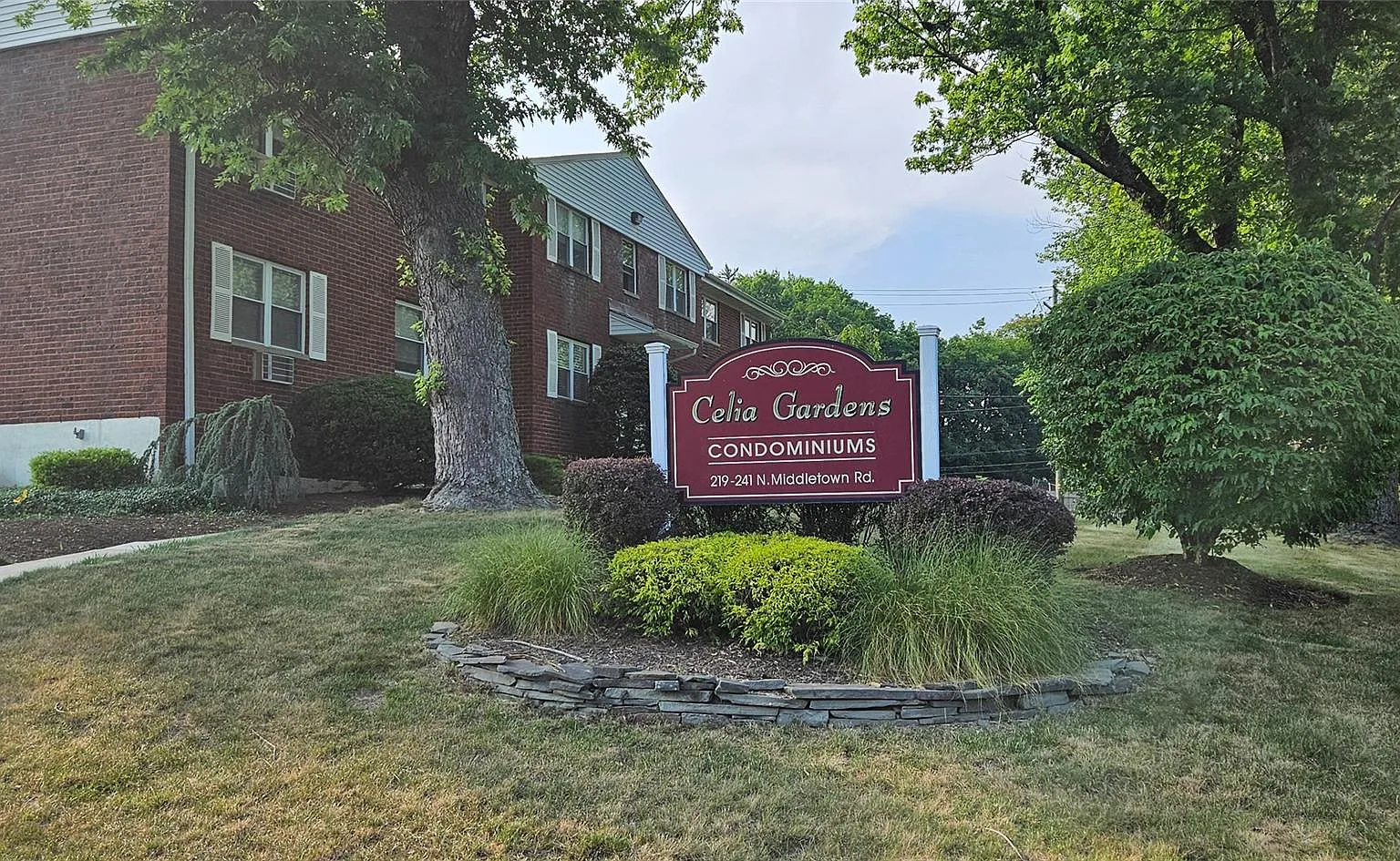 237 N Middletown Road, Pearl River, NY 10965 — Photo 1