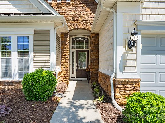 4th image of 2221 Hartwell Ln