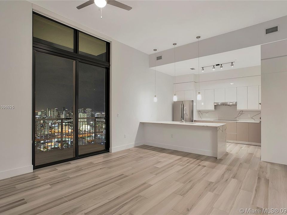 1st image of 400 NW 1st Ave #4701