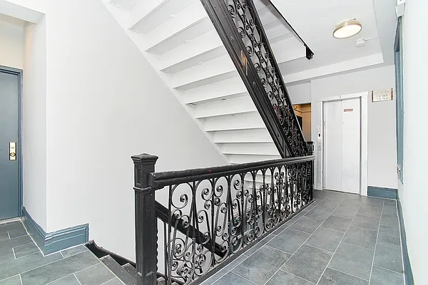 Rented by REAL New York | media 24