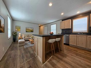 52436 Winston Ct, Chesterfield, MI