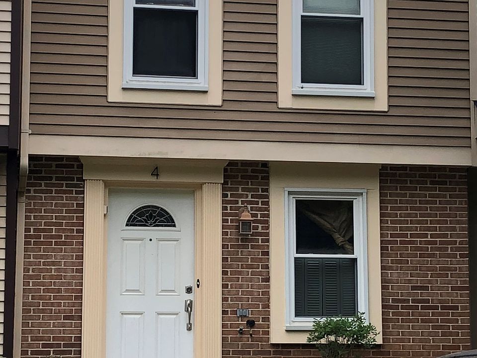 1st image of 4 Valleyside Ct