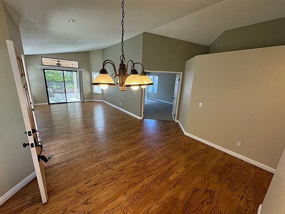 4th image of 837 Huckleberry Ln