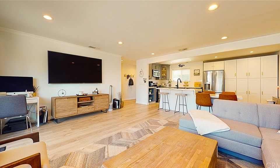 1st image of 1065 Charvers Ave
