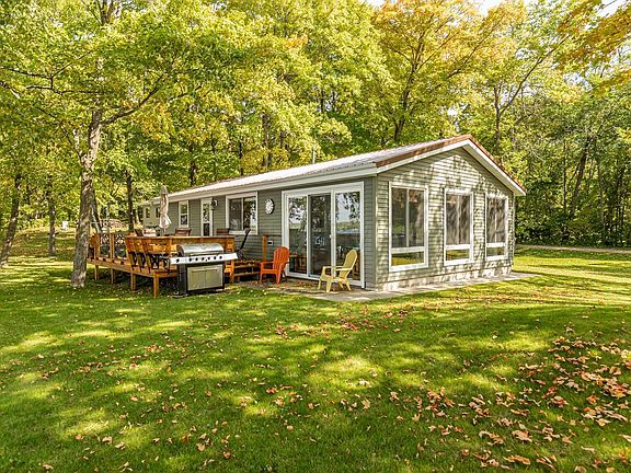 Beautiful Marion Lake Cabin
