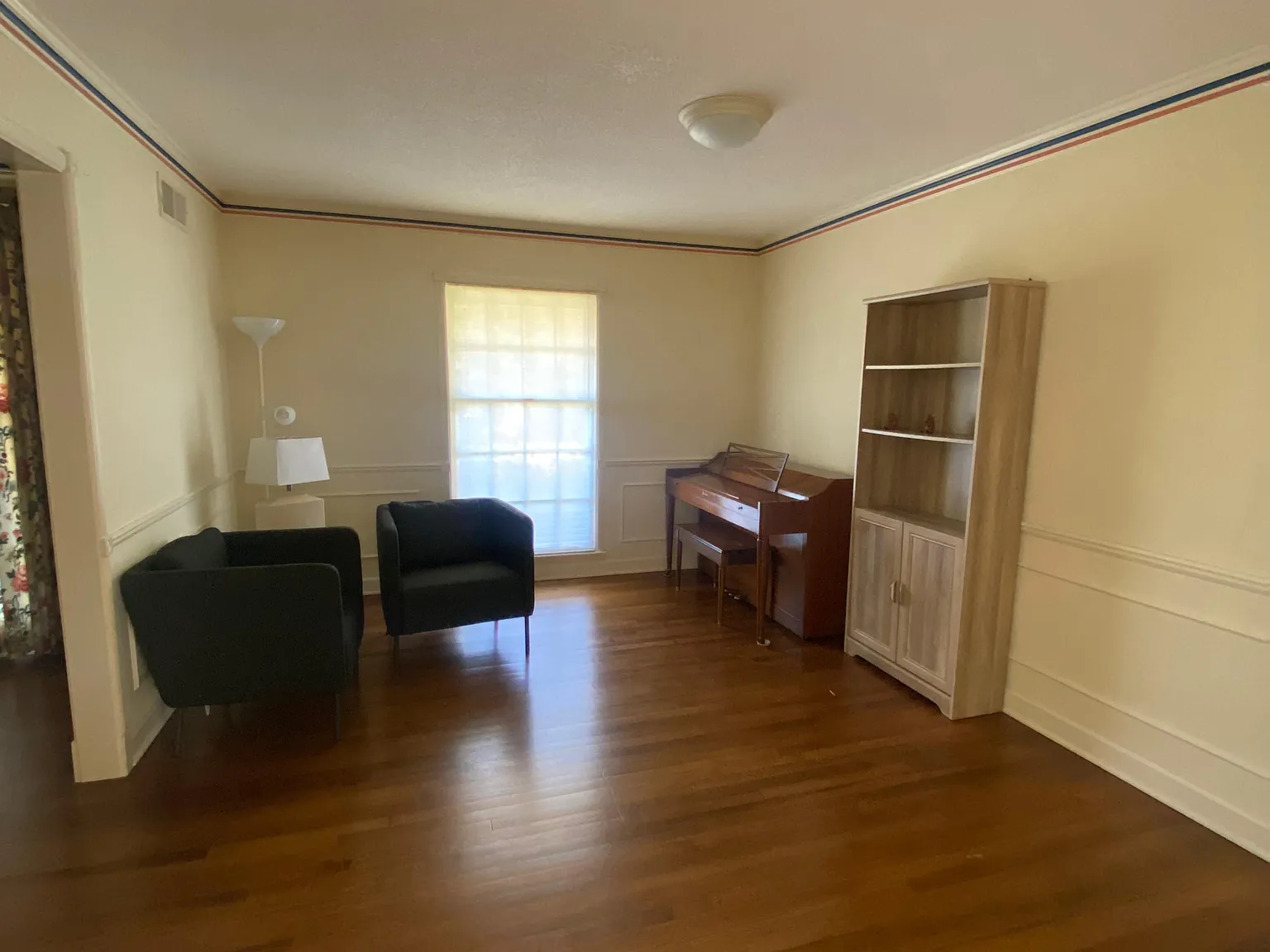 5 bed, 3285 sqft, $2,750 — Photo 3