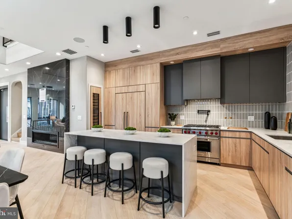 336 S Hicks St, Philadelphia, PA 19102