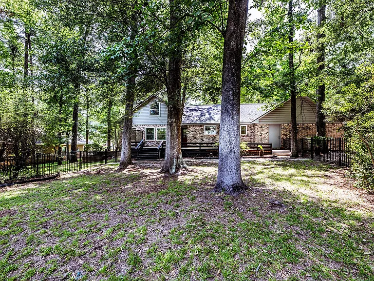 1006 Amesbury Ct — Photo 19