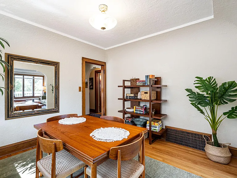 3249 S Kinnickinnic Ave — Photo 5