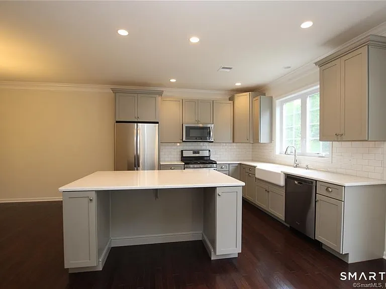 10 Moorland Dr #10 — Photo 2