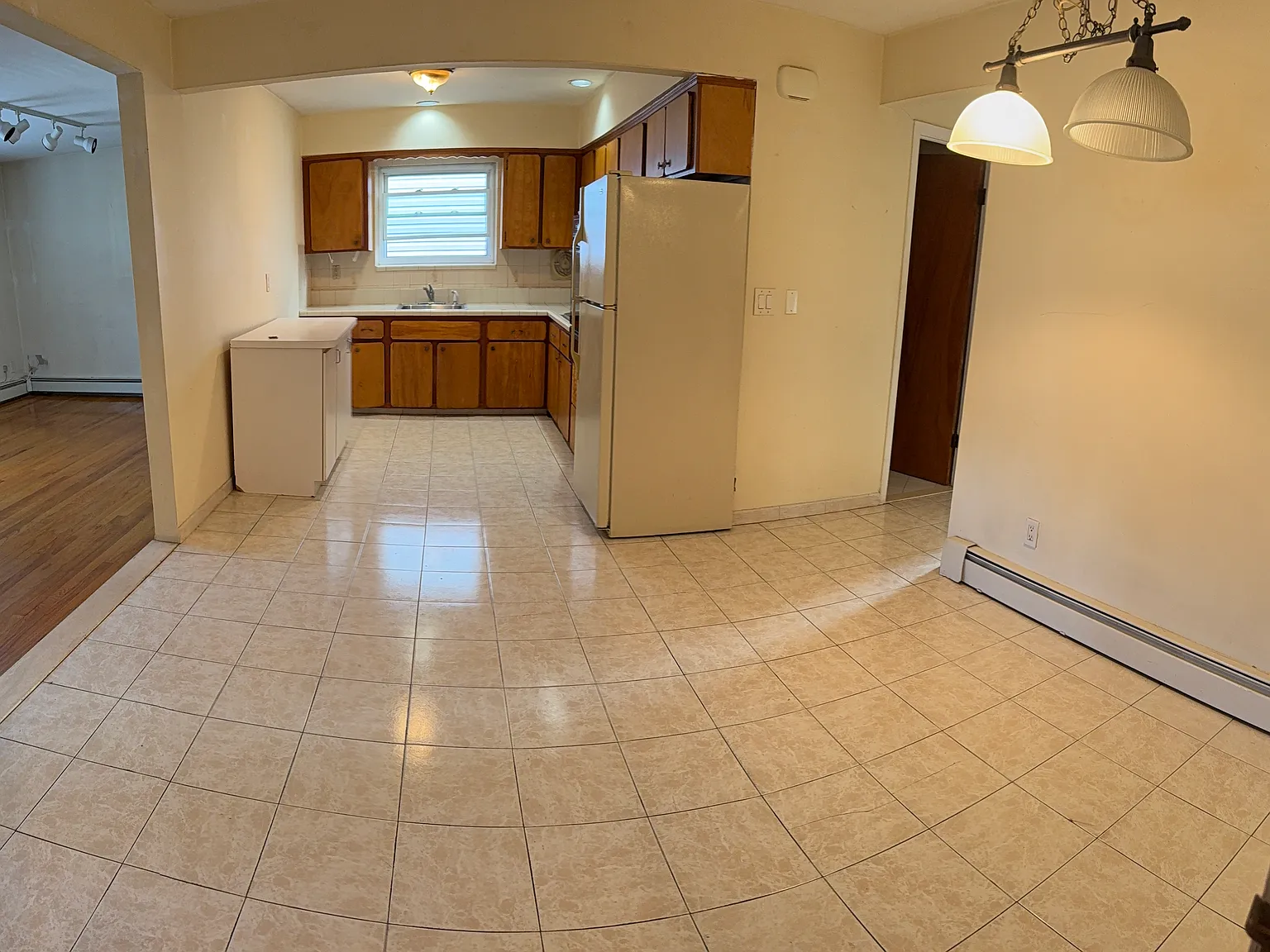 1325 Balcom Ave — Photo 1
