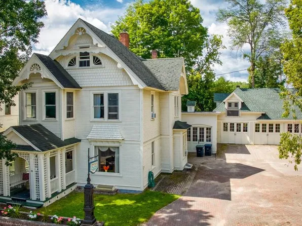 30 Academy St, Saranac Lake, NY 12983