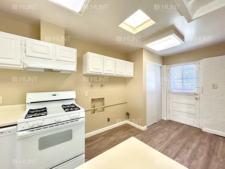3925A Mercury Cir SE — Photo 5