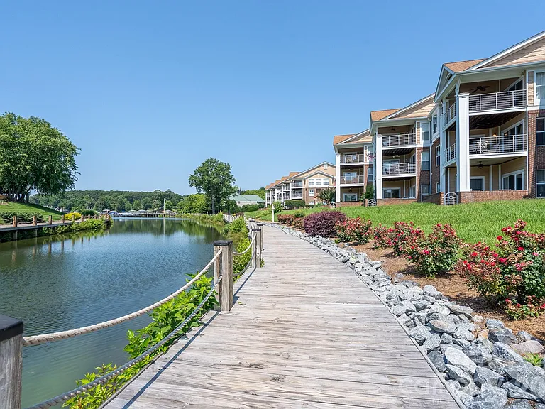 18511 Harborside Dr — Photo 7