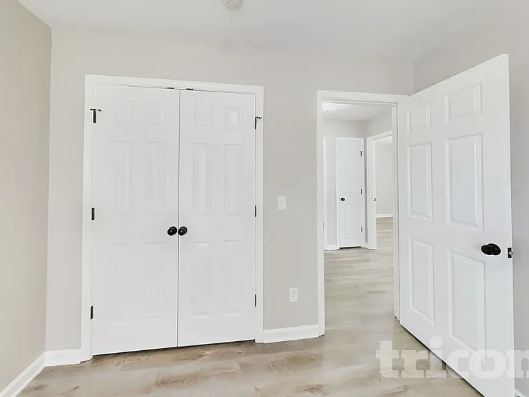 1402 Weston Ln — Photo 12