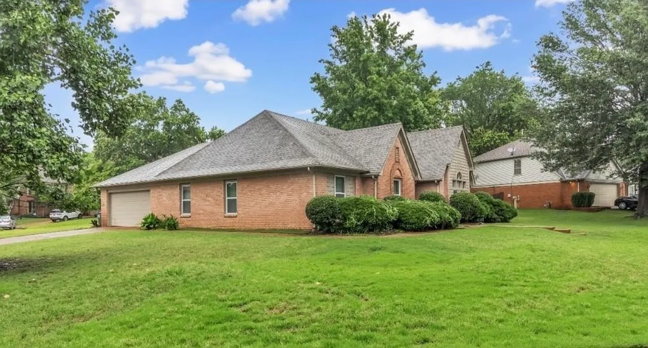 3 bed, 1852 sqft, $1,850 — Photo 2