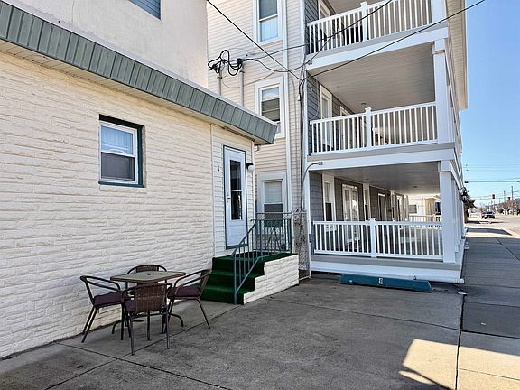 4th image of 302 E Buttercup Rd APT 6