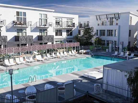 Lofts At Noho Commons Apartments In North Hollywood Ca Zillow [ 432 x 576 Pixel ]