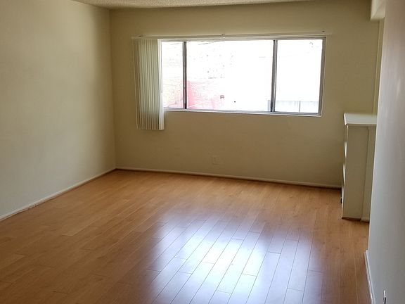 5th image of 319 N Maryland Ave APT 11