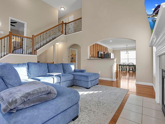 4th image of 955 Kentucky Cir