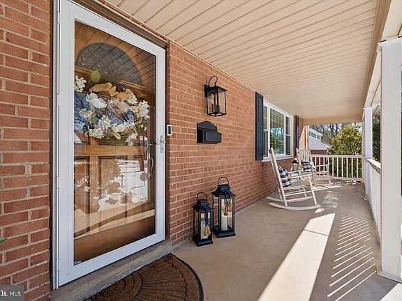 3rd image of 147 Snyder Ln