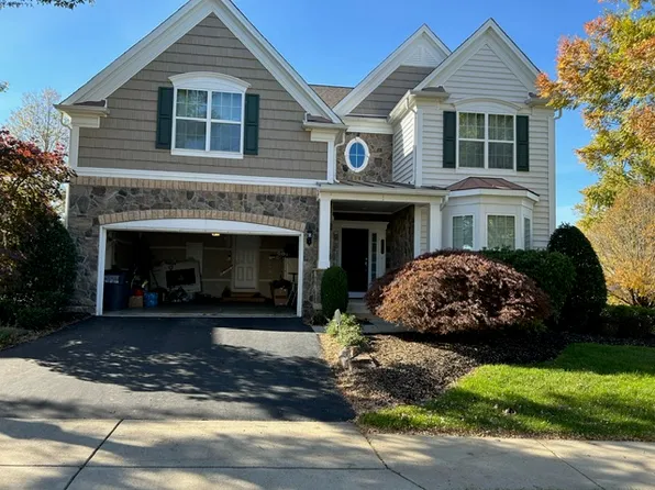 25563 Taylor Crescent Dr, Chantilly, VA 20152