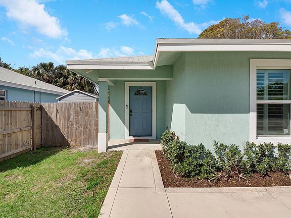 2nd image of 3121 Pinewood Avenue