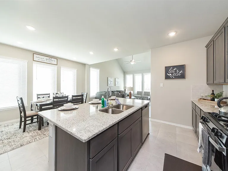 1915 Meadow Trail Dr — Photo 13