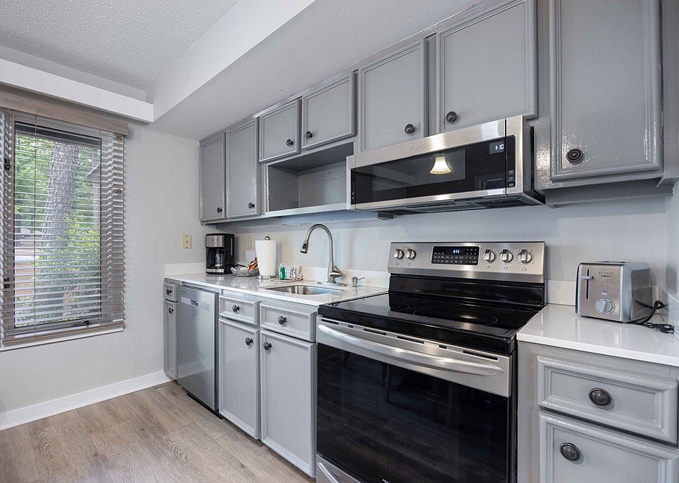 2nd image of 2153 Sweetgum Ln