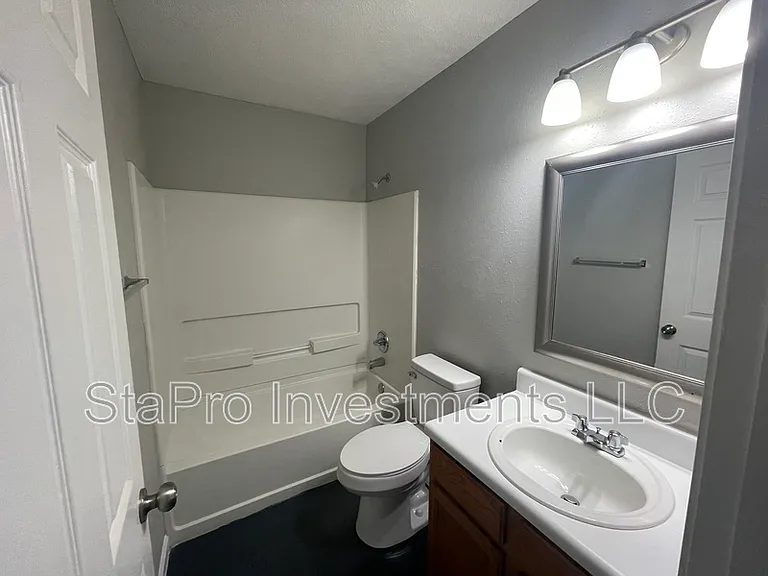 110 Village Pl — Photo 16