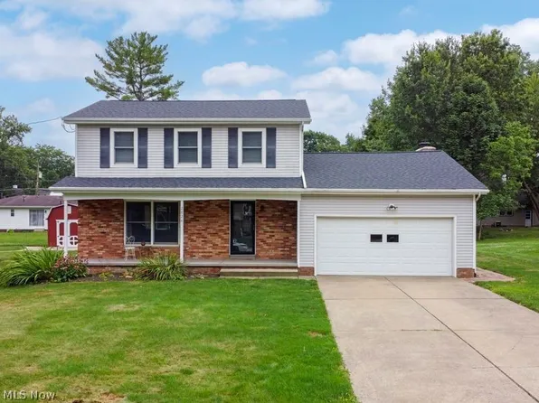 2826 Greenridge Rd, Barberton, OH 44203