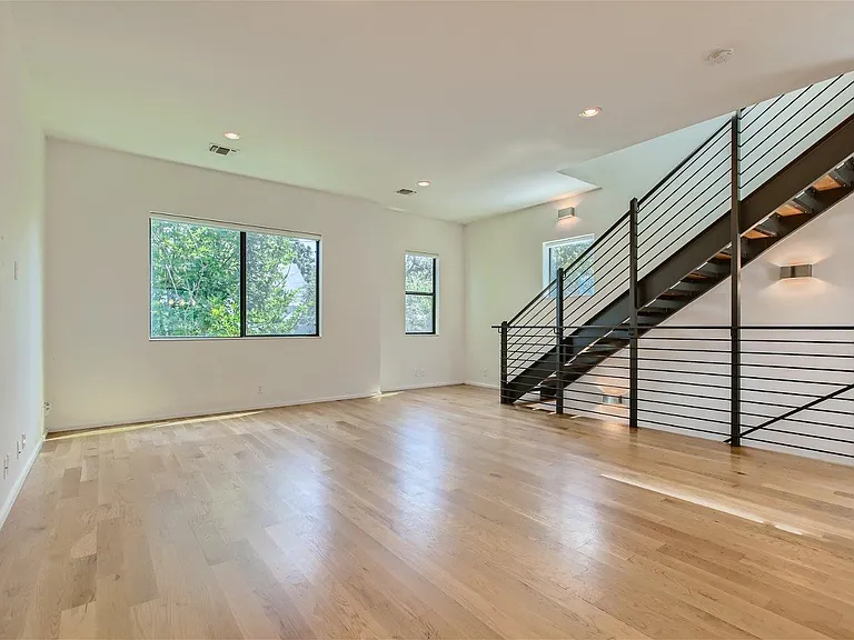707 Cardinal Ln #L2 — Photo 3