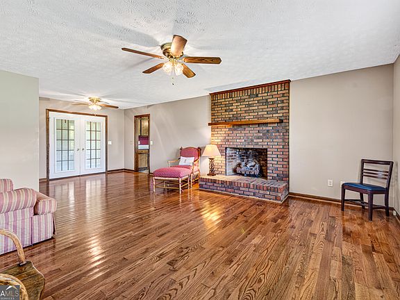 3rd image of 114 Marlow Rd