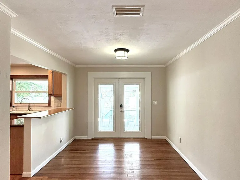 1527 Mayo St — Photo 6
