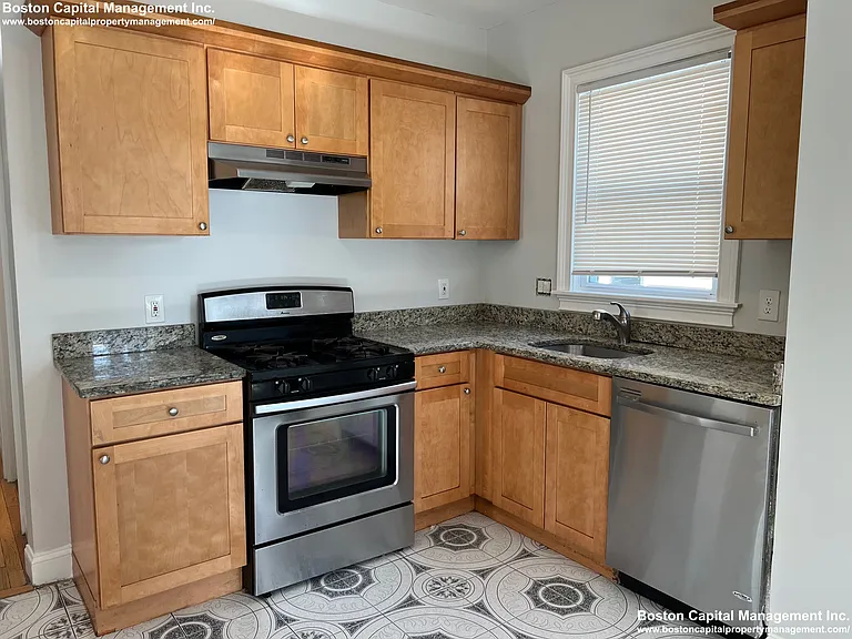 179 Belmont St — Photo 3