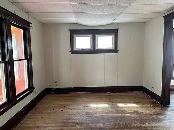 3rd image of 128 S 12th Ave