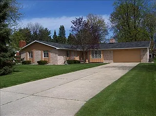 1530 Fromm Dr photo 1