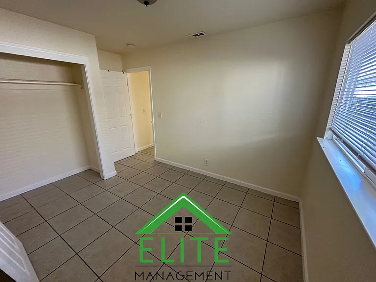 8023 Montgomery Dr — Photo 10
