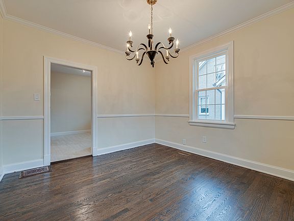 3rd image of 1109 Graybar Ln #A