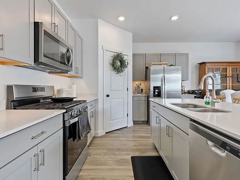 1323 S Raintree Ln — Photo 14