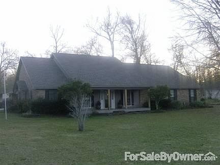 Spacious Front Yard