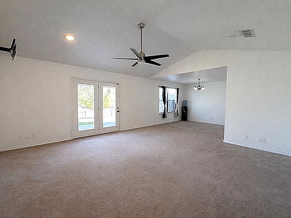 2nd image of 913 E Cedar Ave