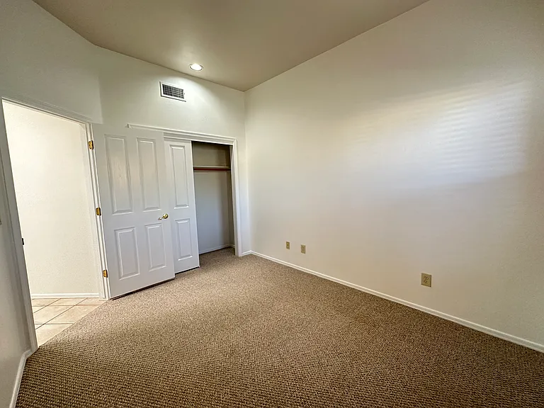8435 N Hanks Pl — Photo 7