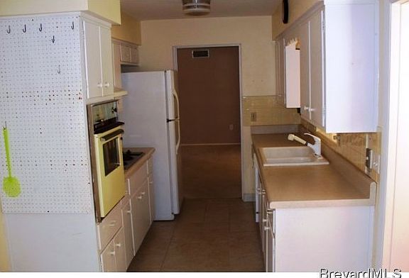 3rd image of 411 2nd Ave
