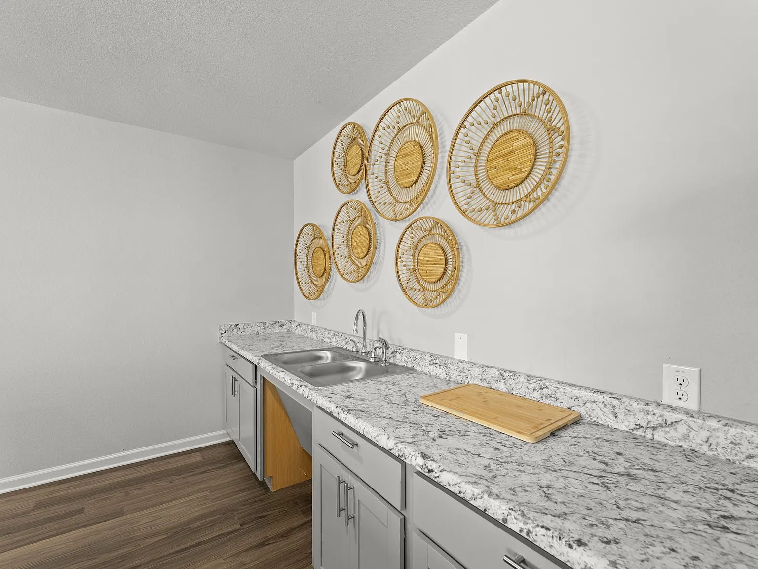 Cordova Apartments — Photo 3