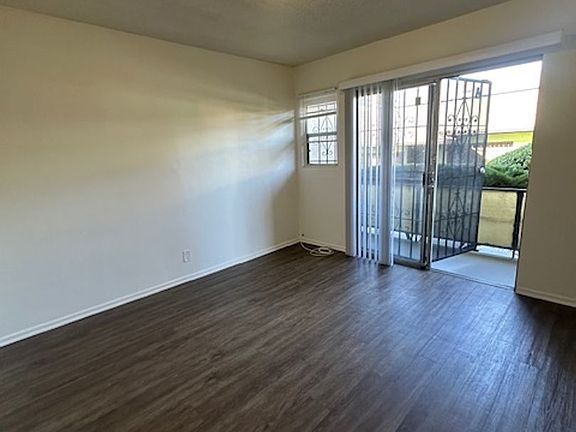 4th image of 917 Centinela Ave #A